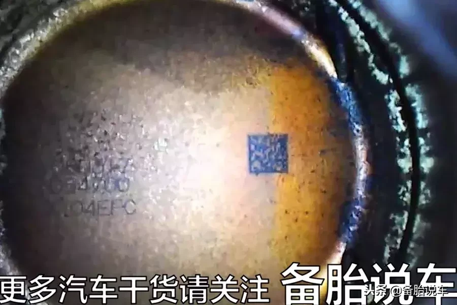 跑了七万公里的车,内窥镜一看,原来积碳有这么多