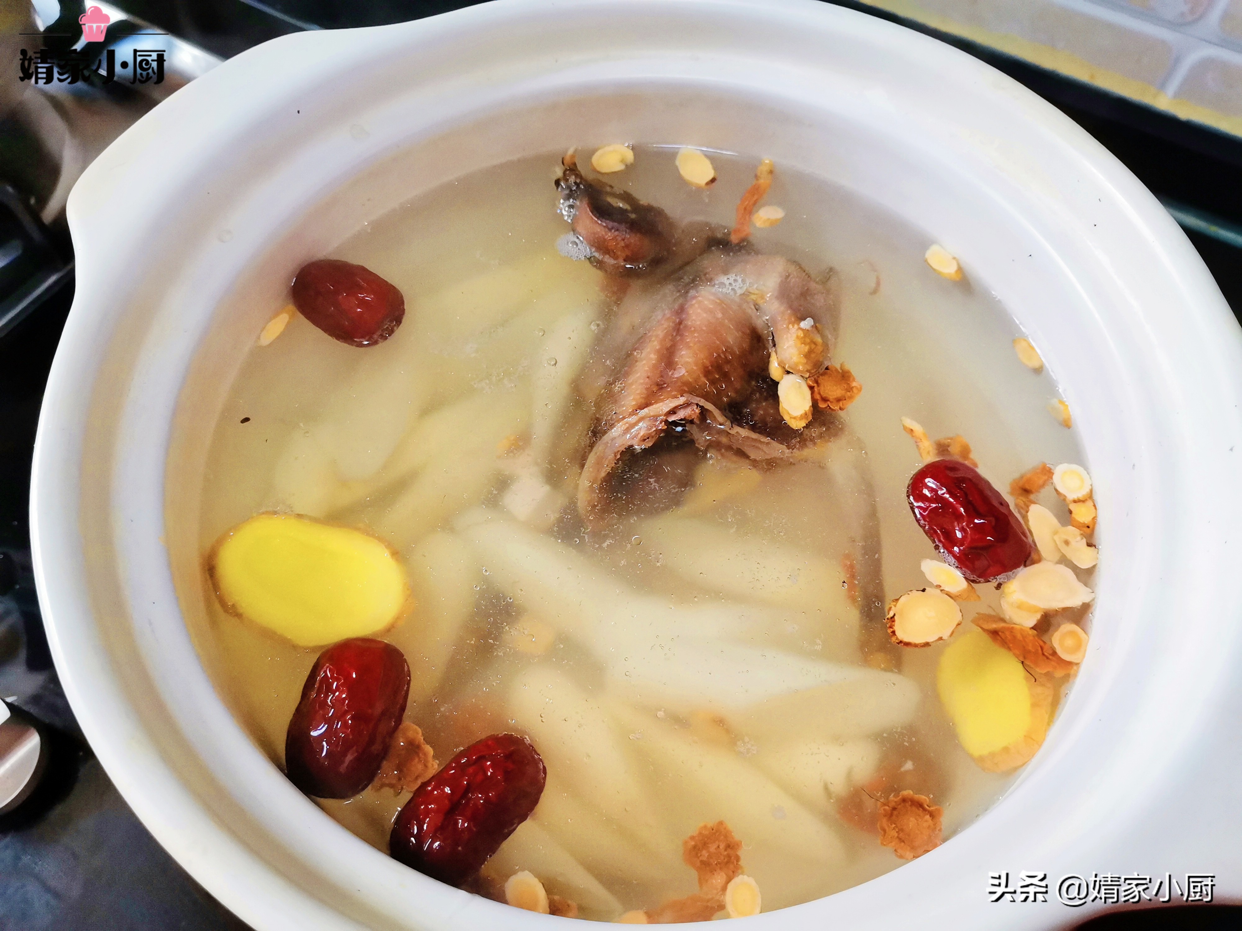 “鸽子汤”怎么炖才最滋补，掌握这个做法，肉嫩汤鲜营养翻倍