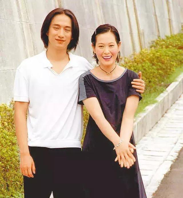 黄磊的玄妙情史，从兄妹情到第四种感情，靠才华征服了5个女人