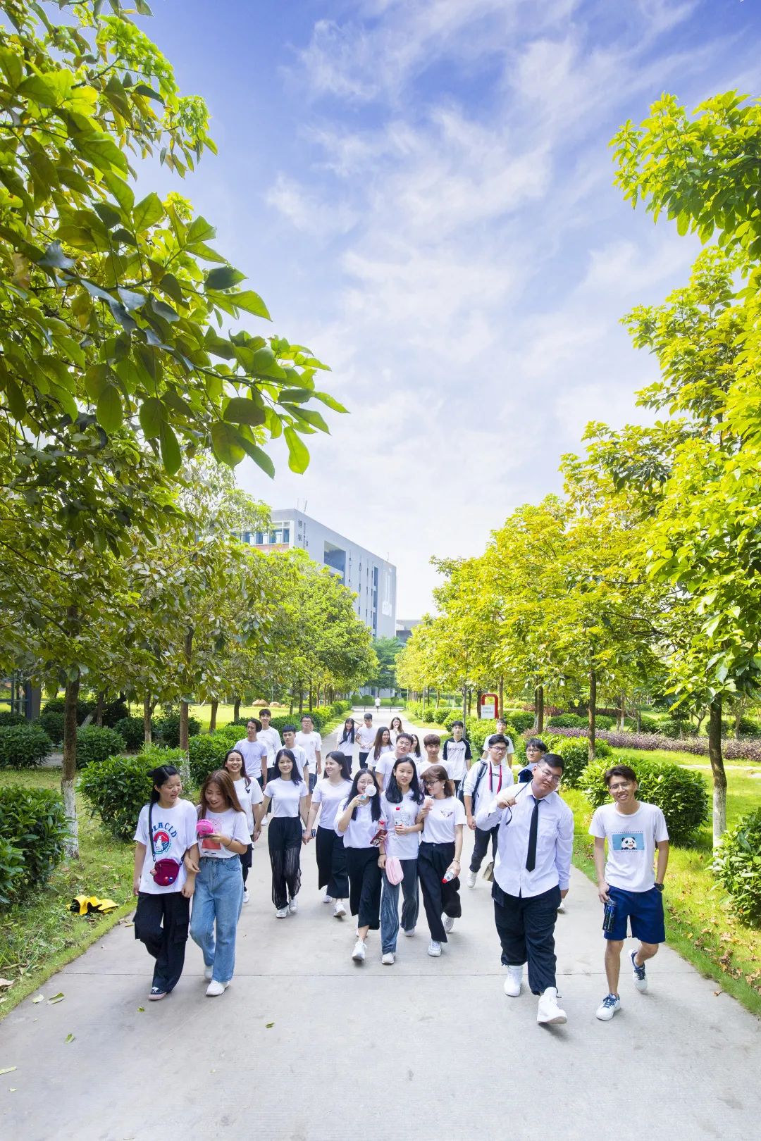 广东这所大学有广州、清远两校区。虽然是民办，但是环境超美