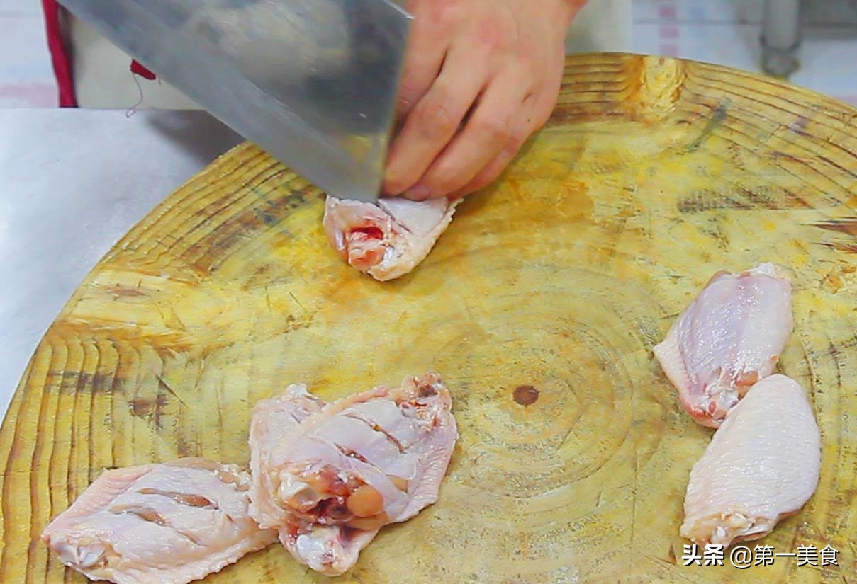 鸡翅的腌制方法（鲜香入味的鸡翅腌制技巧和烹饪教程）