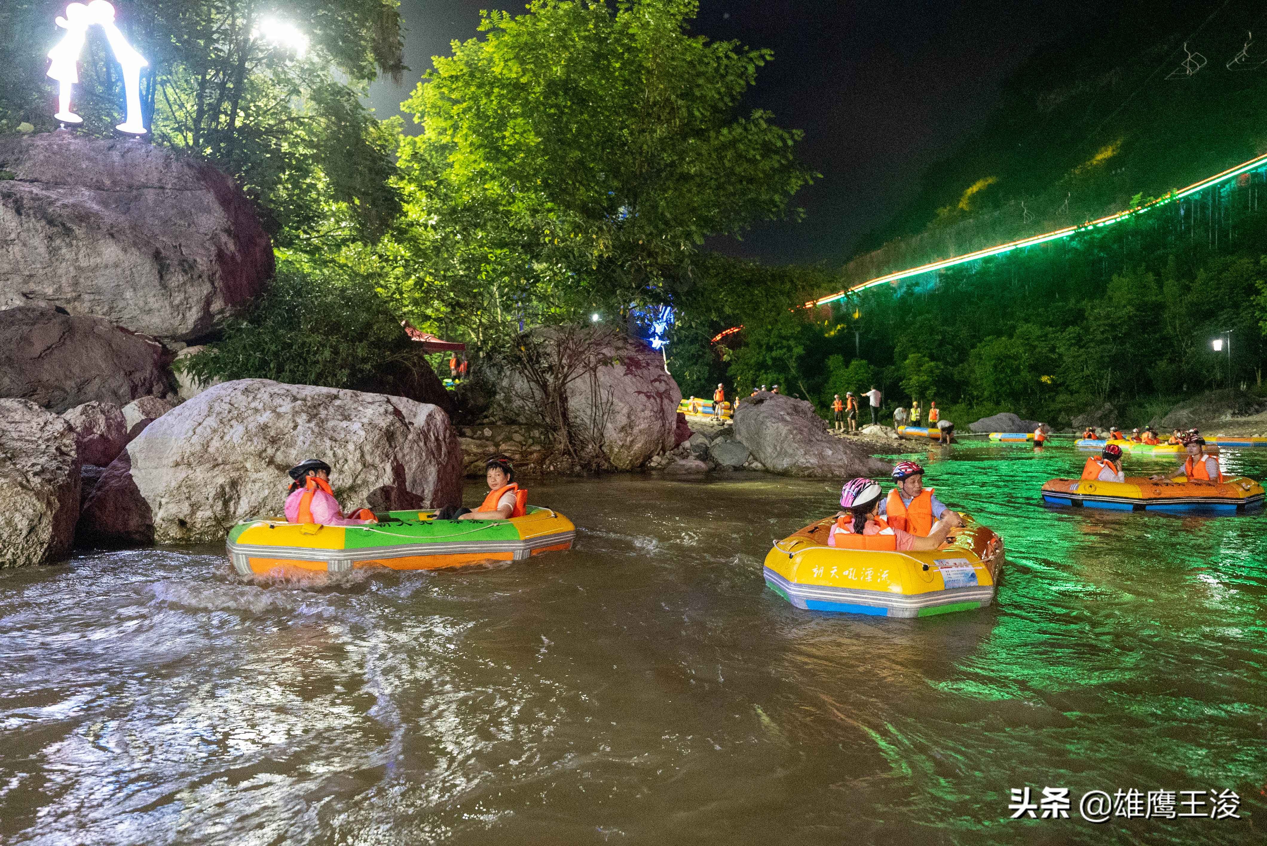 湖北适合夏季旅游的好去处，夜漂惊险刺激，七八月出游就这么安排