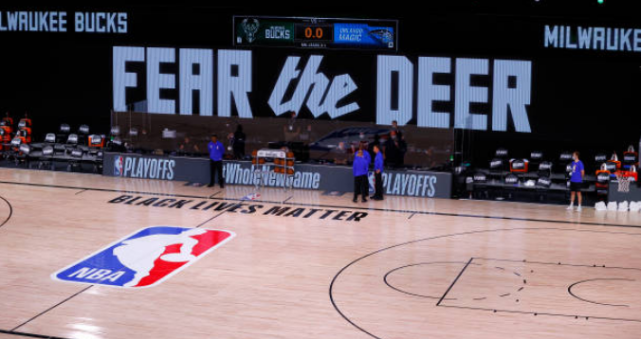 nba季后賽為什么要延期了（NBA罷賽日！三場季后賽全部推遲，詹皇：受夠了，我們要求改變）