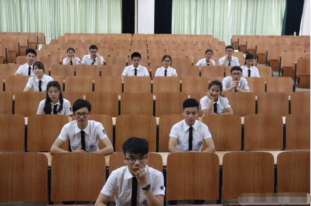 大学里有必要竞选班干部吗？不当班干部的学生，竞争优势少得可怜