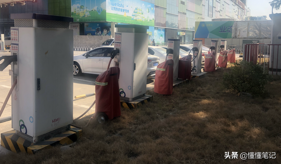 卖盒饭、做零食、拼加盟：民营充电站以坪效求生？