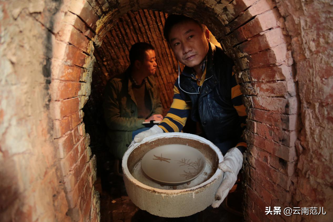 一個玩泥巴的女人，身藏烈火密碼的女人，“貪生怕死”的女人