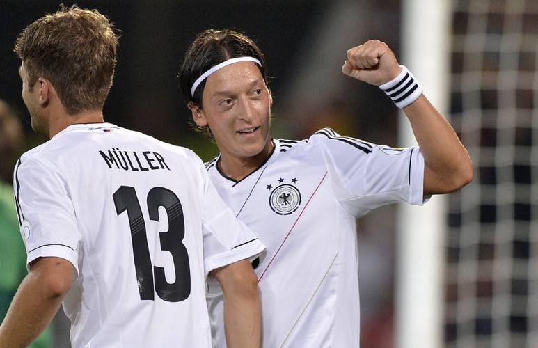 厄齐尔为什么没有上场世界杯（厄齐尔的退出，才是让德国队80末黄金一代“瓦解”的真正原因？）-趣拿体育