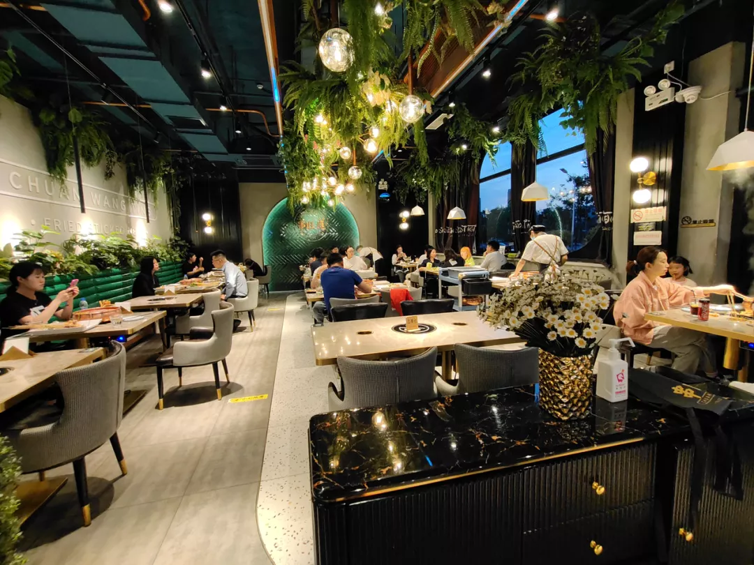 海底捞市值蒸发两千亿,呷哺呷哺股价腰斩,火锅生意怎么了?
