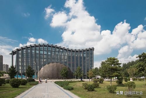 我国地方高校排名，大连大学跃升榜首，沈阳师大排第7