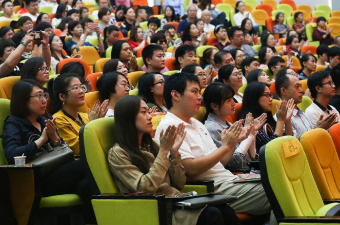 河师大学生面试被拒绝，当地小学表示：我们只要211的师范毕业生