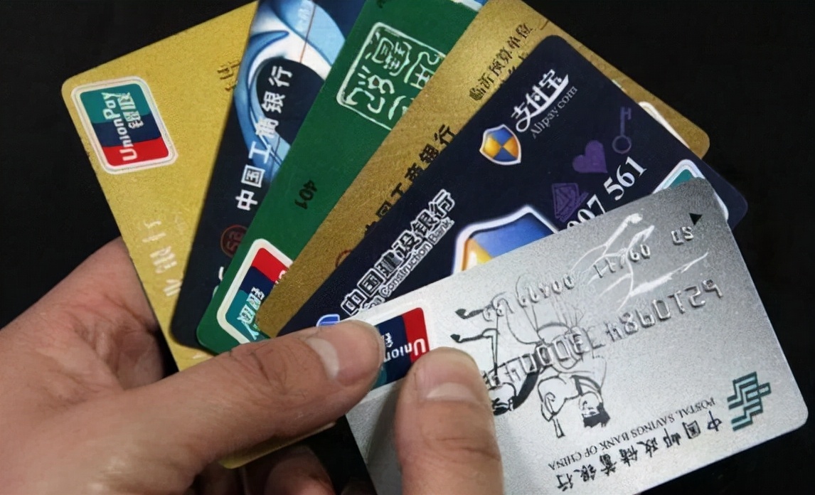 信用卡被停用了还会不会产生利息,多年后会欠银行很多钱