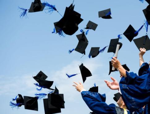 医学生的“十字路口”，考研选专硕还是学硕，未来经历会大不相同