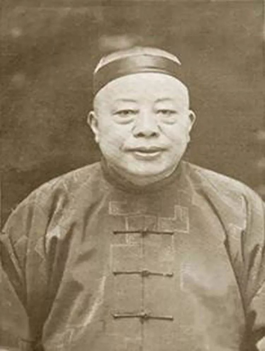 心意拳宗师卢嵩高有多厉害？打伤黄金荣门徒，黄金荣反而给他送礼