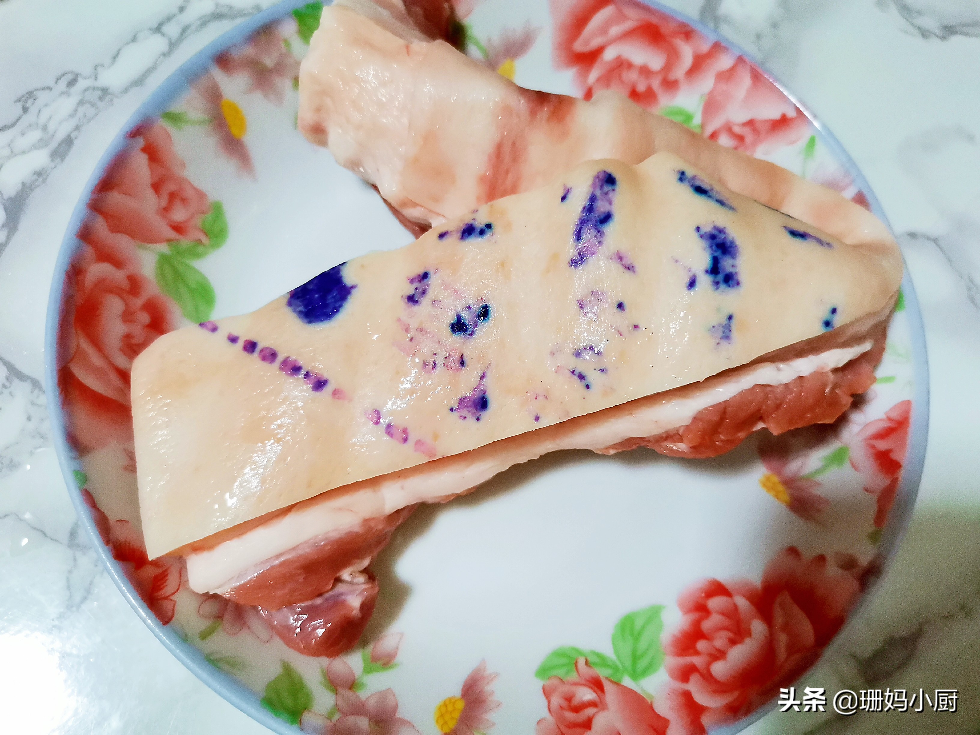 蒸咸鱼干放什么配料（五花肉蒸咸鱼干特别开胃下饭）