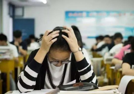 2022届高考生迎来坏消息，教育部表态，不允许这几类学生参加高考
