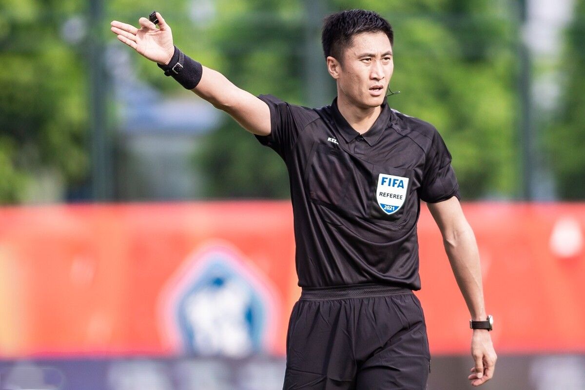 17分钟罚下印度后卫(卡牌大师马宁出征世预赛!17分钟罚下印度后卫,有