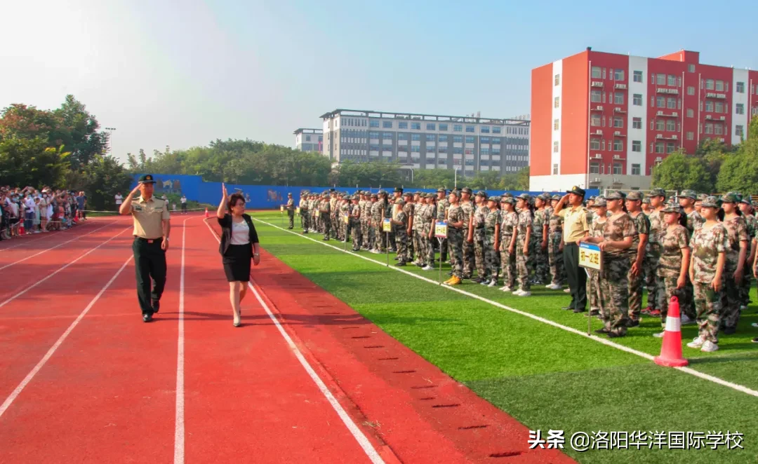 磨砺青春铸军魂 飒爽英姿展风采