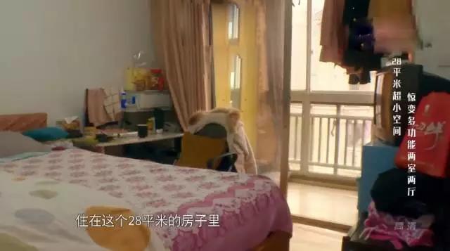28㎡小窝进门就是卫生间，女儿睡厨房，如何拯救局促的三口之家？