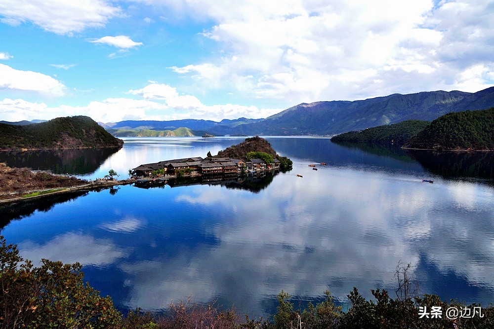 里格半岛，犹如一颗璀璨明珠镶嵌在泸沽湖上