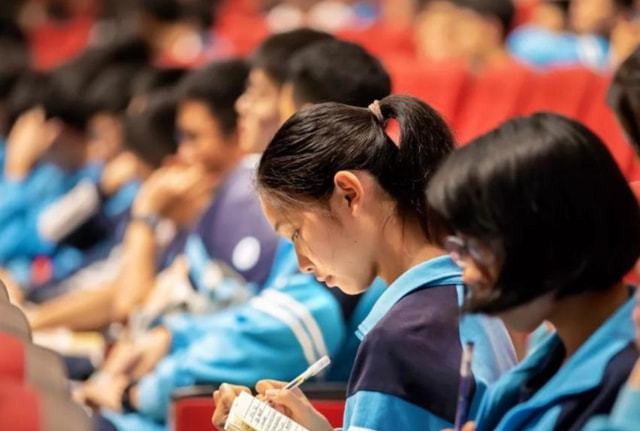 新高考“3+1+2”模式下，两门学科人气骤降，老师遇“职业危机”