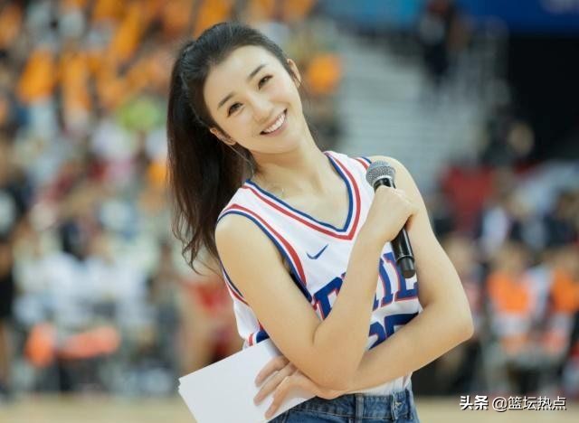 中国有哪些女生进了nba(中国最美NBA女主播张曼源, 结交强壮男友, 秀出完美身材)