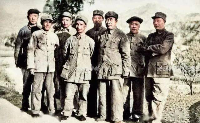 十大元帅40岁时是何身份：林彪是司令，陈毅是军长，贺龙挖野菜