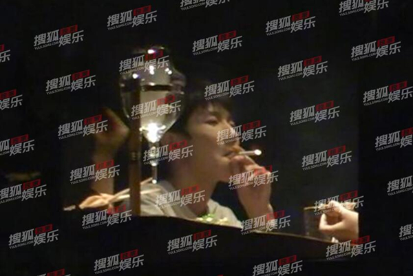 从某偶像明星抽烟“人设崩塌”说起