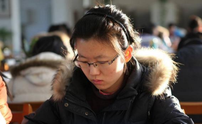 有一种“自以为聪明”，宁上专科不上三本，目光狭隘未来路不好走
