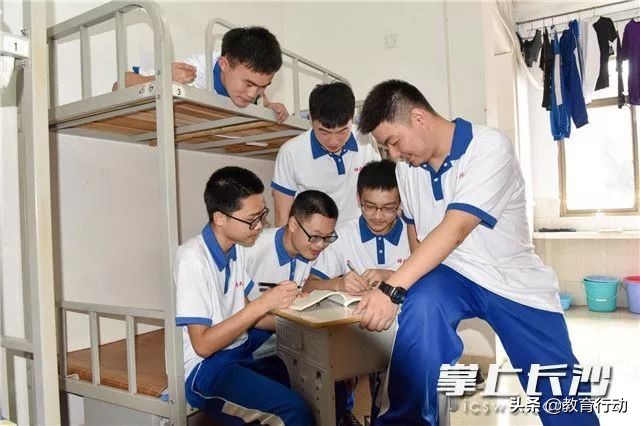 数学满分、寝室6人全上清华北大，这些学霸是怎么样学习的？