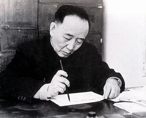 郭沫若,1892一1978年,四川乐山沙湾人郭鼎堂其人,在现代知识分子群中