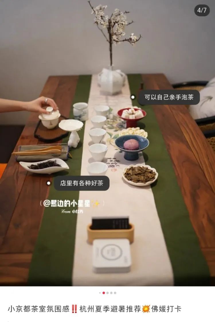 “佛媛”的8个迷惑行为，一个比一个离谱，有人还穿着吊带裙抄经