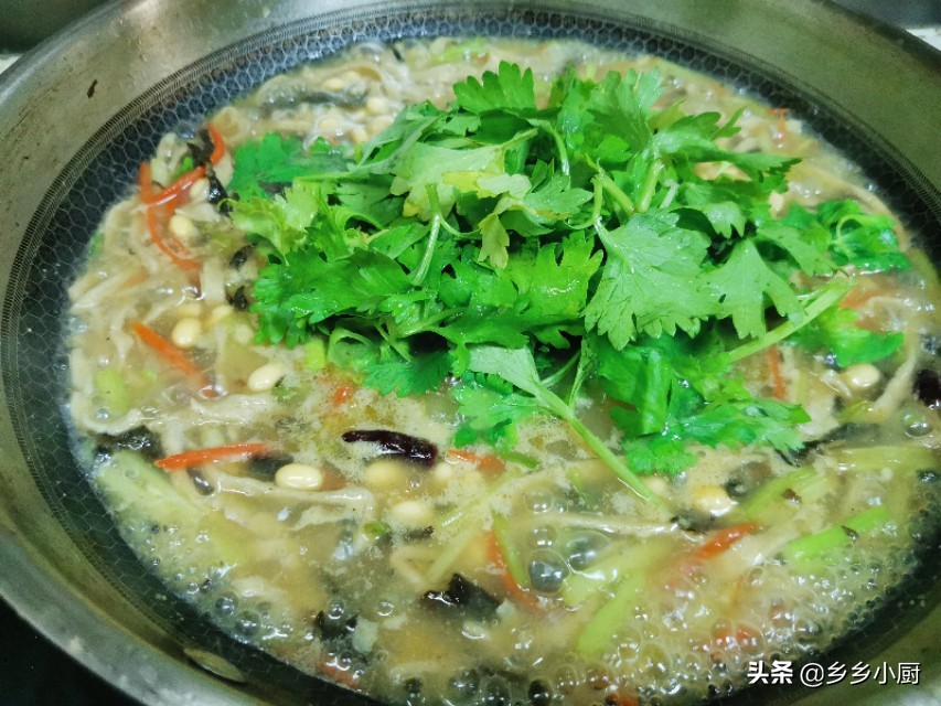 冬天吃这个正当时，芝麻叶绿豆糊涂杂面，一次吃两碗，拿肉都不换