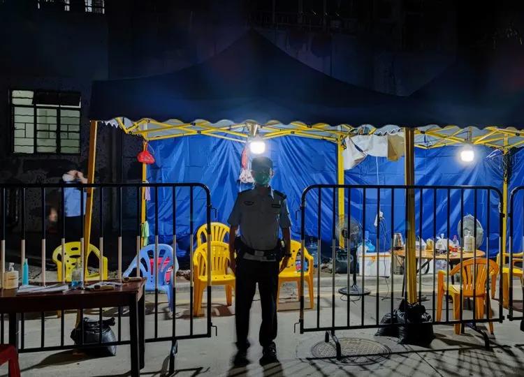 党旗高高飘扬在抗疫一线丨 写在抗疫一线的385份入党申请书