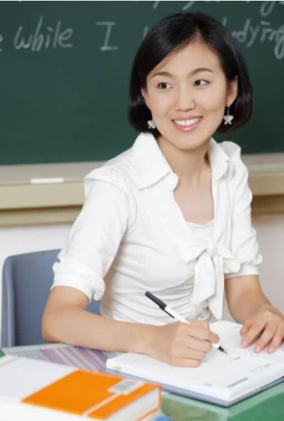 想进入985高校当老师，你需要具备三项条件，仅博士学位还不够