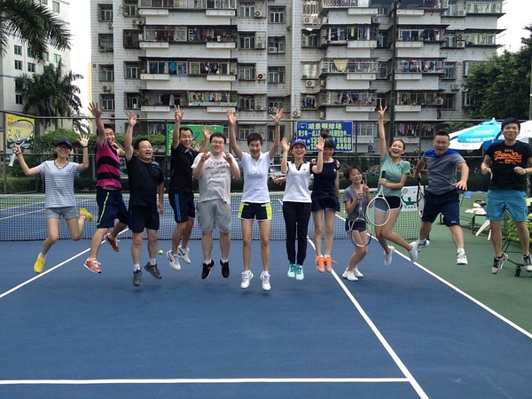 深圳网球培训哪里好（深圳网球PLAY TENNIS女生也能发挥所长！让友谊也变得纯粹与重要了）