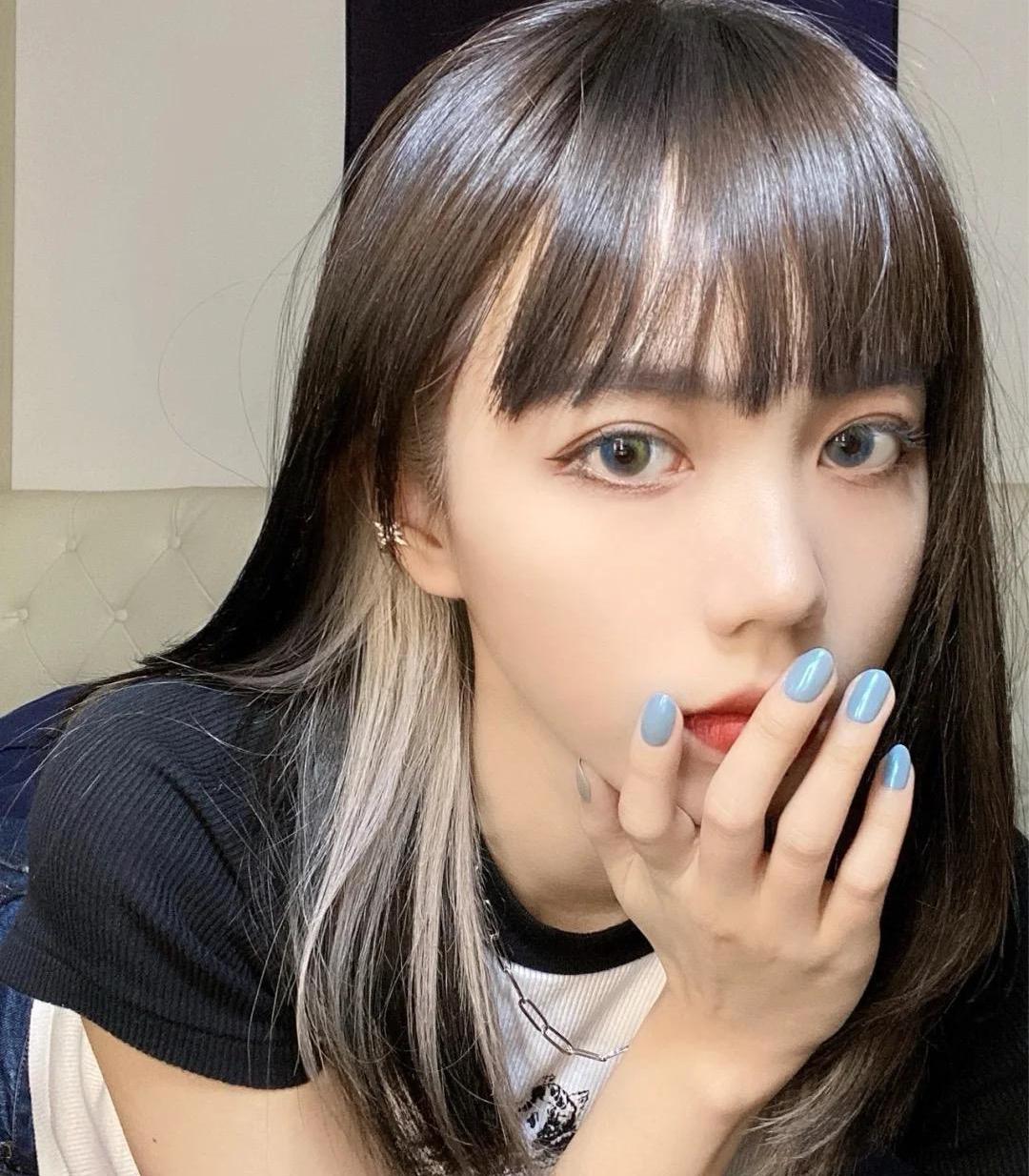 郑爽时尚杂志封面(郑爽渐变色头发登上杂志封面,秋冬发型发色推荐