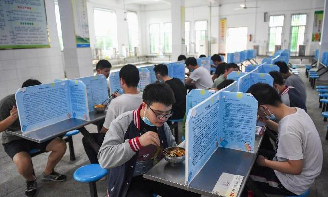 附近学校食堂招聘信息（学校食堂的管理）