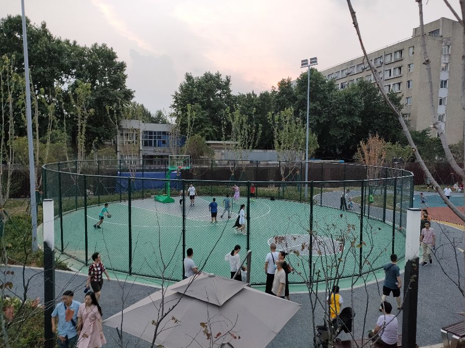 西安最繁华的小寨地区有了一个美丽的袖珍城市公园