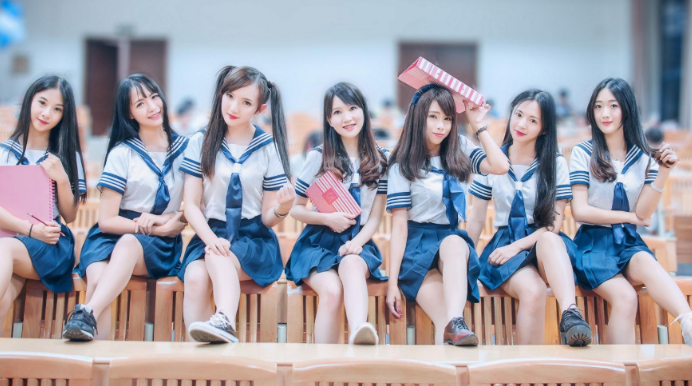 贵族学校与普通学校“校服对比”，这3点差距现实，学生：不公平