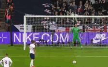 欧预赛-英格兰5-0捷克 斯特林戴帽奥多伊首秀造乌龙