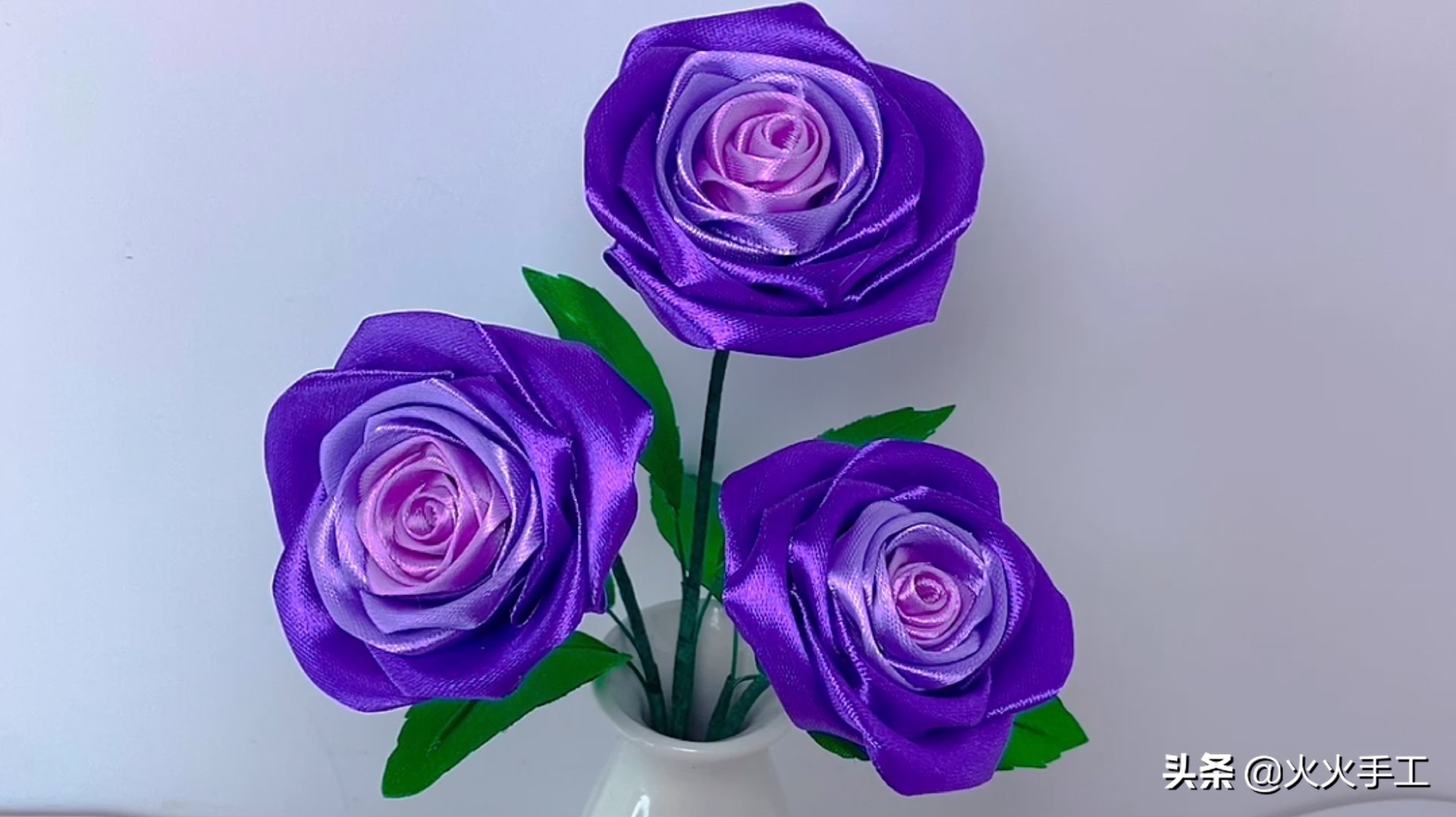 丝带花的做法教程（绚丽多彩的手工丝带玫瑰花）