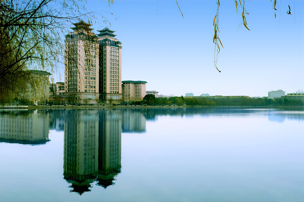 #国家民委直属高校，拥有民族学博物馆，南湖之滨，未来无限可期