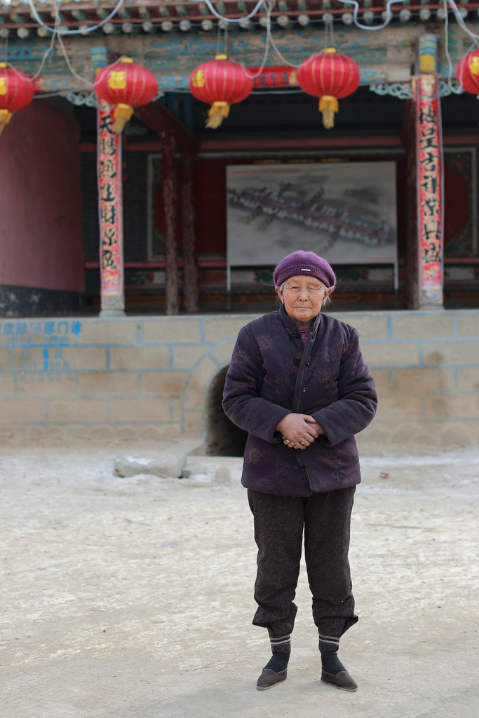 老人对孝顺子女视为仇人，对不回家的很感激，农村老人：远香近臭