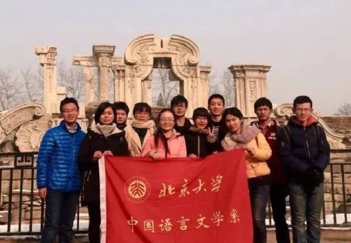 8年前，辽宁学霸刘丁宁放弃港大72万奖学金，退学二战实现北大梦