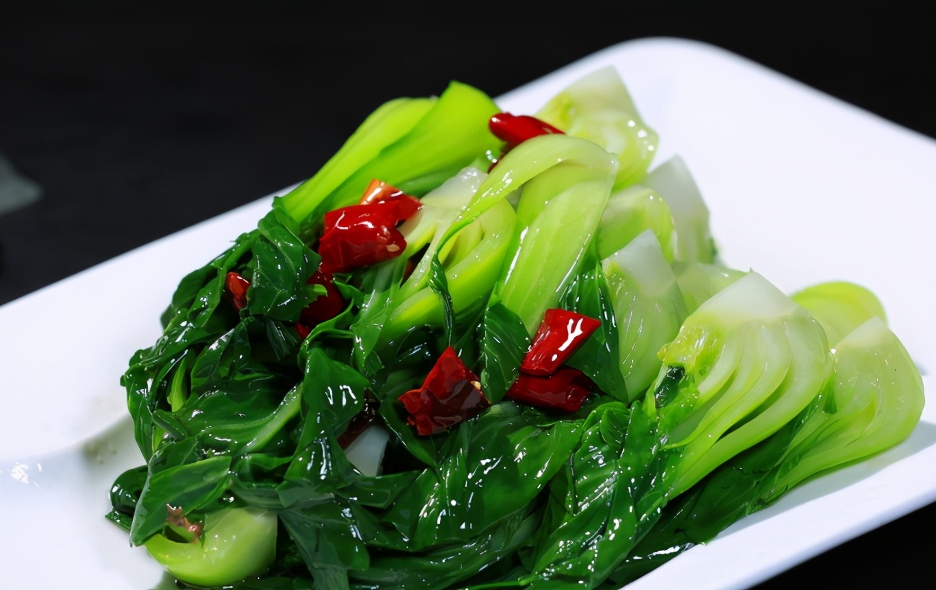 炒青菜时不要直接下锅，记住这3个小技巧，烧出的青菜翠绿不出水