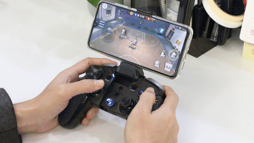 最强nba为什么总输一把赢一把（热门篮球《最强NBA》手游，熟练使用游戏手柄你能轻松上最强王者）