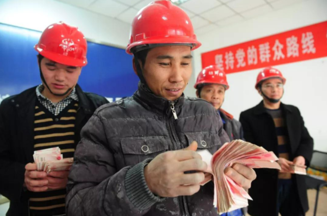 3000块请不动农民工，却能招到一批大学生，是现状还是误解？