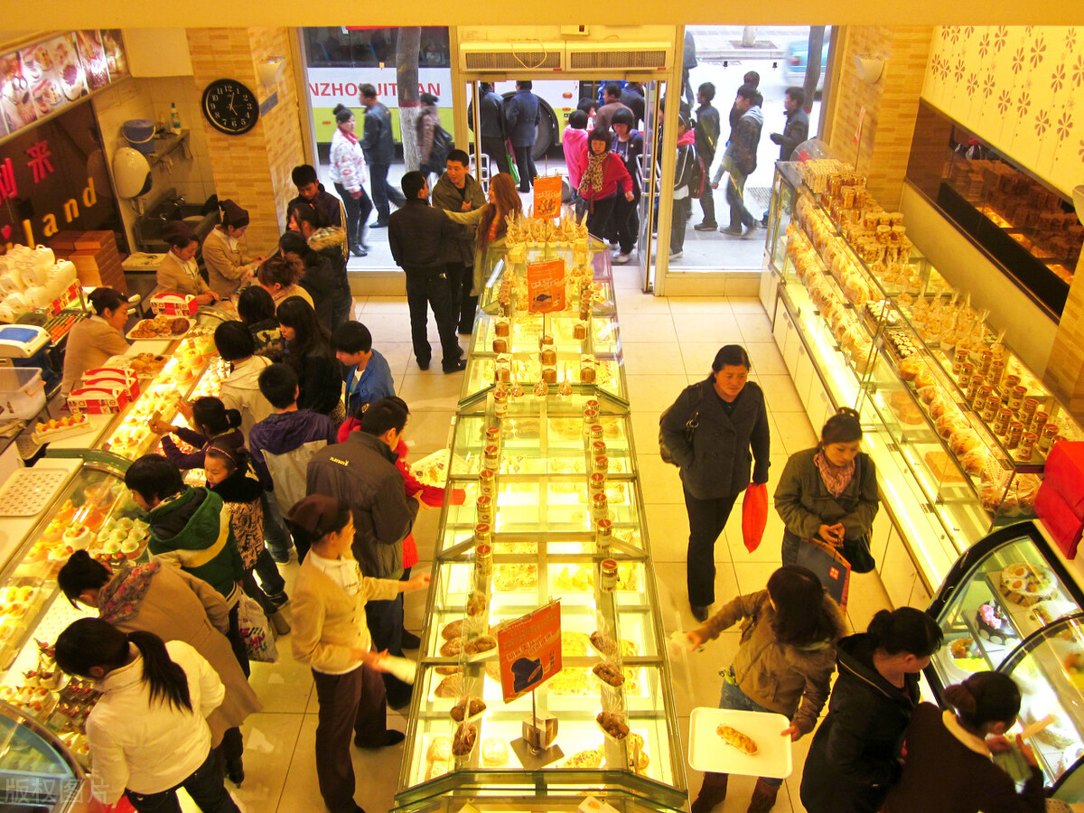 大学生开蛋糕店，让顾客“不花钱领蛋糕”，年入100万，太贼了