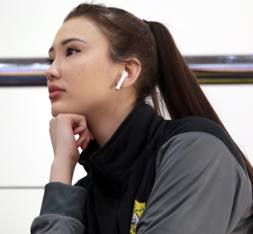 排球运动员美女莎宾娜(莎宾娜因排球走红,去日本打球耽误前程,24岁