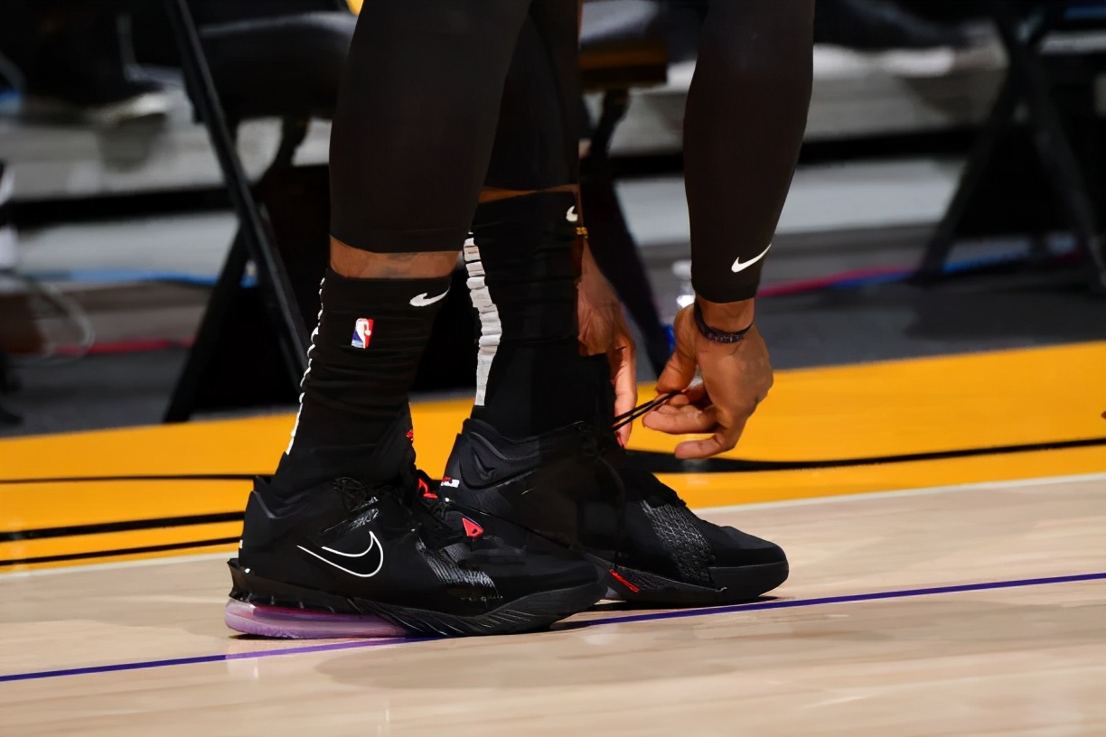 nba穿李宁鞋的球员有哪些（NBA球员上脚：詹姆斯2双签名鞋，巴特勒穿李宁驭帅14？）